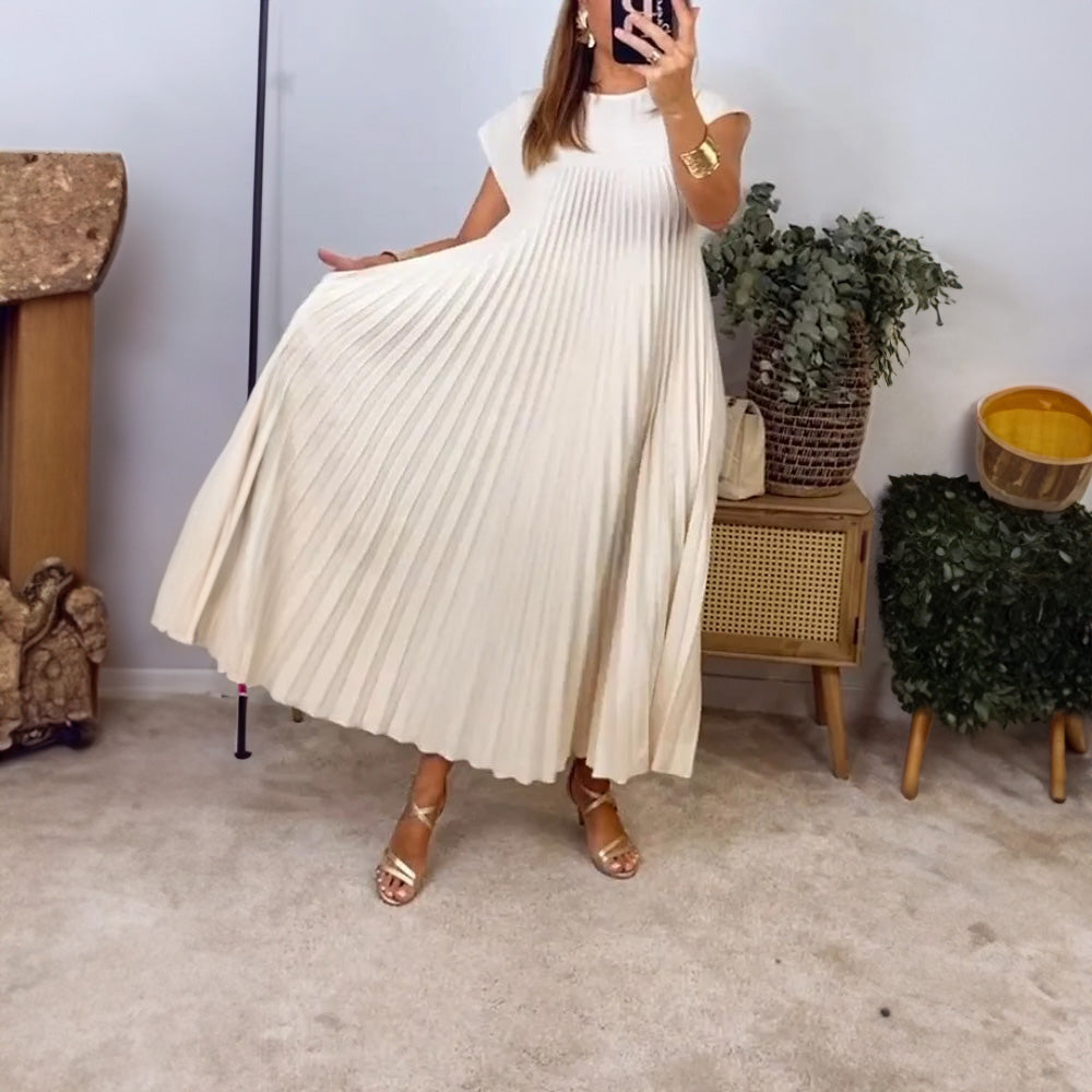 Justine™ Dress – Pleated elegance with versatile style