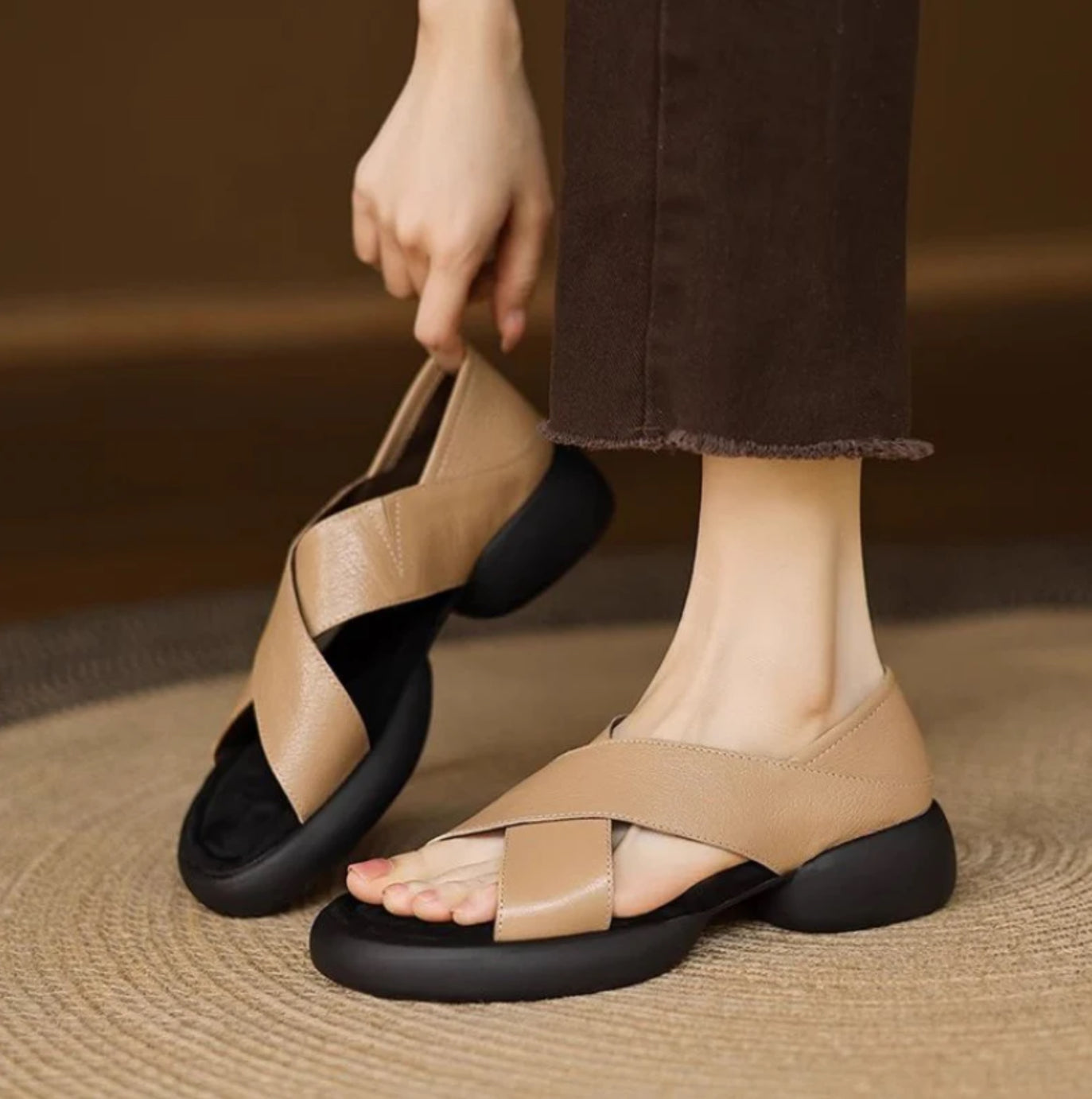 Ruth | Cross Sandals with Real Cushioning