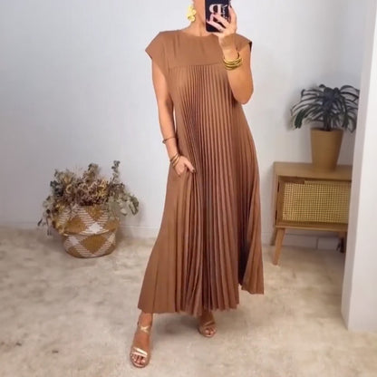 Justine™ Dress – Pleated elegance with versatile style
